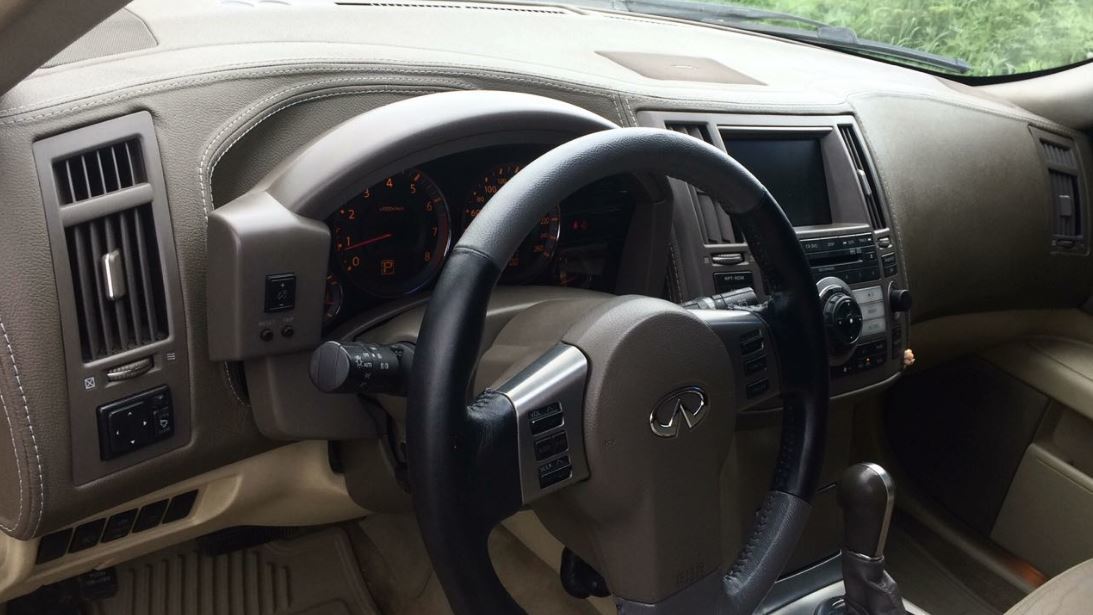 Автомобиль Инфинити ФХ35 