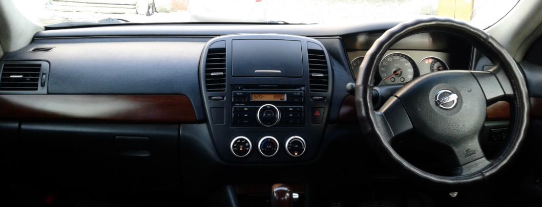  Автомобиль Nissan Bluebird 2006 года